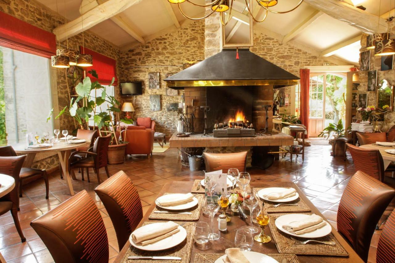 La Campagne St Lazare - Restaurant Chambres D'Hotes Piscine & Spa ฟอร์คัลกีเย ภายนอก รูปภาพ